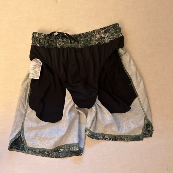 2XU Aero athletic lightweight stretch lined shorts w/front pockets. Sz-S. T14 - Picture 11 of 12